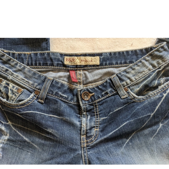 BKE Buckle Jeans Women's Stella Capri Distressed Blue Stretch Denim Sz 29. - Picture 4 of 16